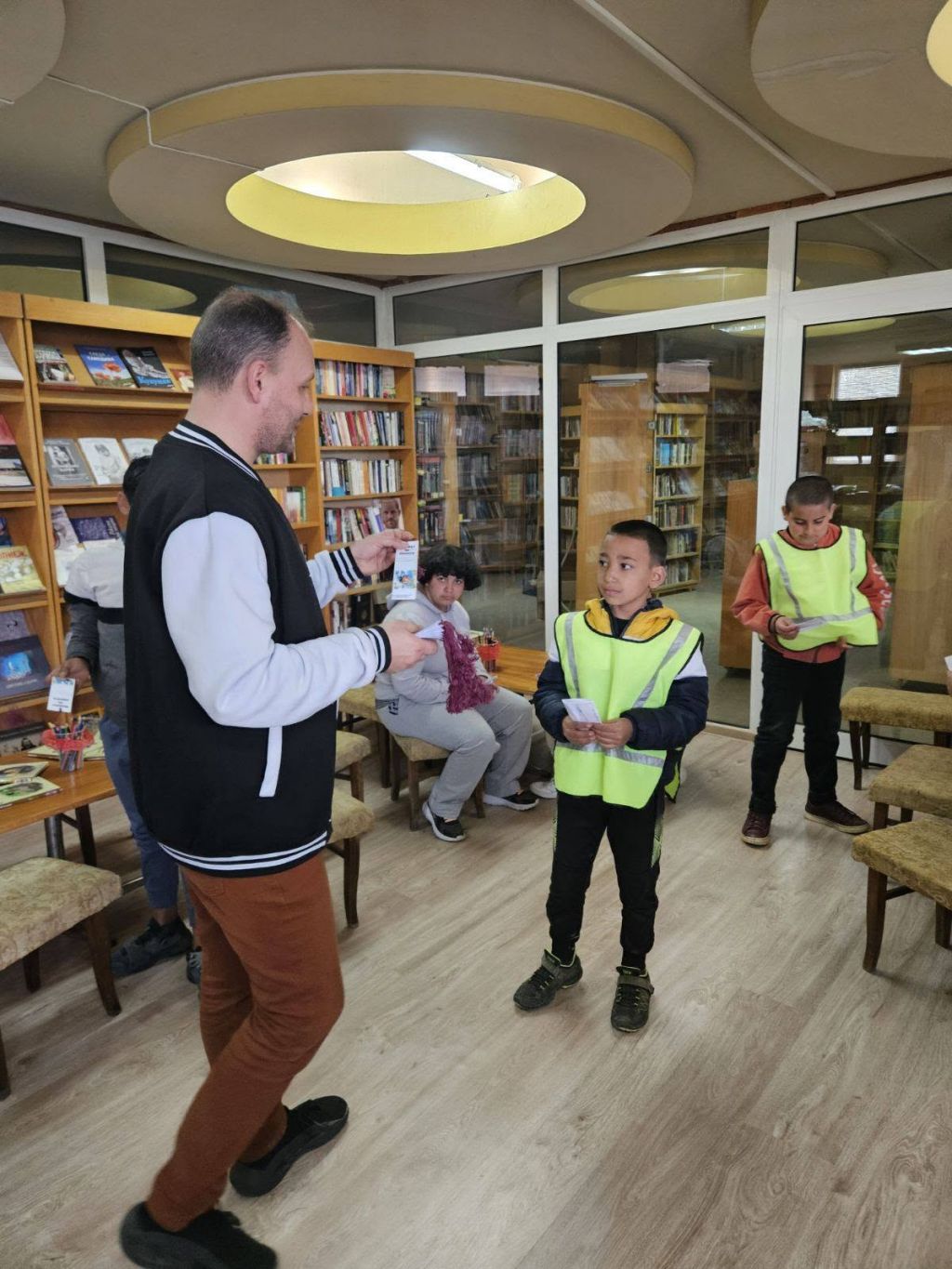 Децата от ЦСОП "Леда Милева" се потопиха в магията на книгите 4