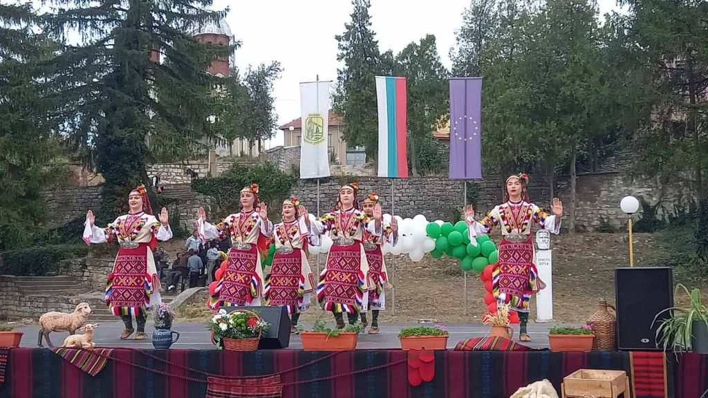 ОБЩИНСКИ ПРЕГЛЕД НА ХУДОЖЕСТВЕНАТА САМОДЕЙНОСТ в с. Петърница 1
