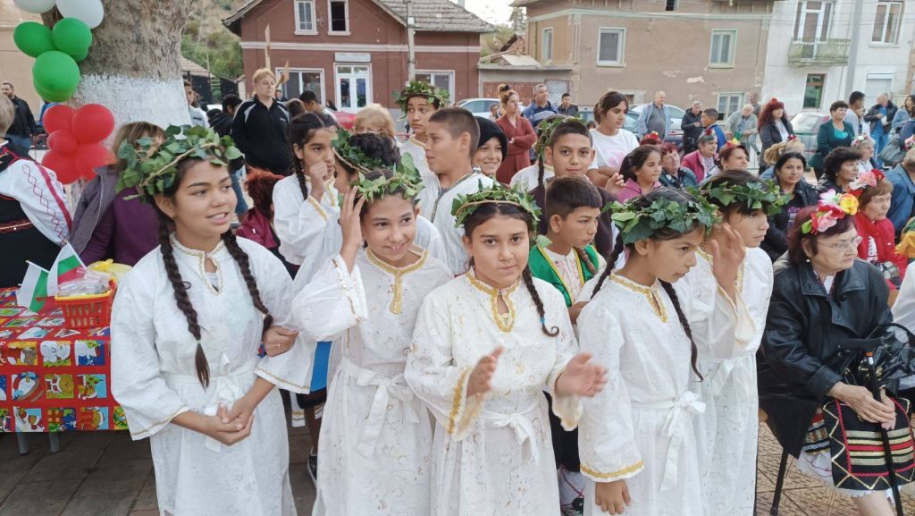 ОБЩИНСКИ ПРЕГЛЕД НА ХУДОЖЕСТВЕНАТА САМОДЕЙНОСТ в с. Петърница 18