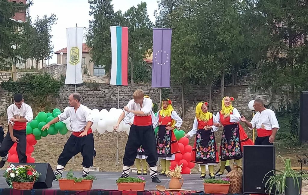 ОБЩИНСКИ ПРЕГЛЕД НА ХУДОЖЕСТВЕНАТА САМОДЕЙНОСТ в с. Петърница 3